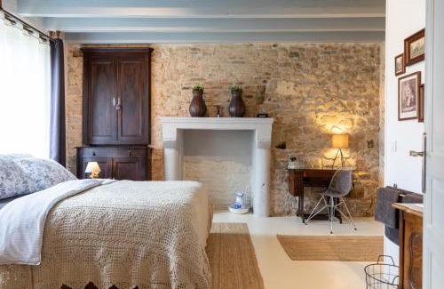 Louroux-de-Beaune Bed & Breakfast | Discover Domaine La Pomme de Pin: Family-Friendly Retreat