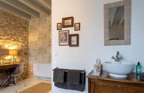 Louroux-de-Beaune Bed & Breakfast | Discover Domaine La Pomme de Pin: Family-Friendly Retreat
