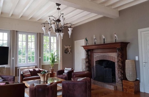 Coutras Bed & Breakfast | Discover Domaine le lac bleu: Family-Friendly & Relaxing Oasis