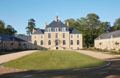 Ploeren Hotel | Relax at Domaine Le Mezo: Oceanfront Retreat with Pool