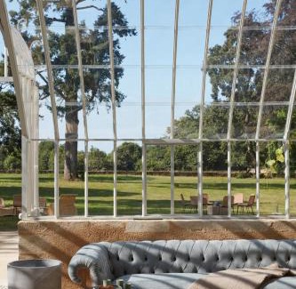 Ploeren Hotel | Relax at Domaine Le Mezo: Oceanfront Retreat with Pool