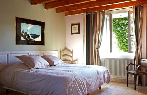 Plouegat-Moysan House | Guest Rated 9/10 at Domaine Le Puits De Jeanne Retreat