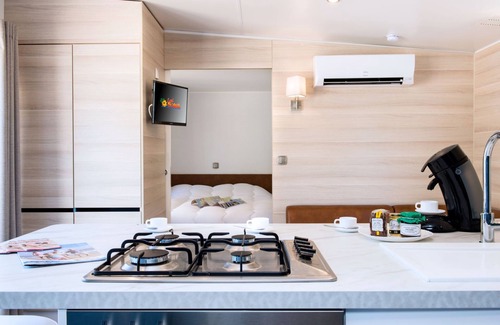 Les Cabanes de Fleury House | Domaine Les Mûriers by Interhome