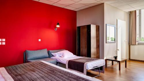 Francheville Le Bas Hotel | Pet-Friendly Retreat at Domaine Lyon Saint Joseph
