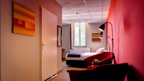 Francheville Le Bas Hotel | Pet-Friendly Retreat at Domaine Lyon Saint Joseph