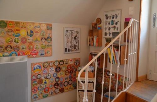 Coulanges-la-Vineuse Bed & Breakfast | Pet-Friendly Domaine Maltoff with Ocean View & Restaurant