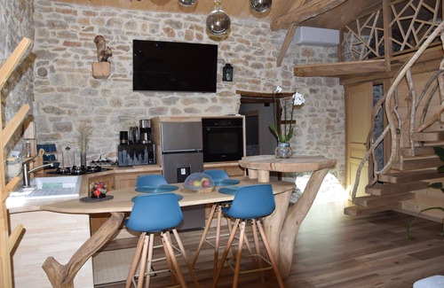Cuiseaux House | Delightful Domaine Moulin de Quincenat with Ocean View