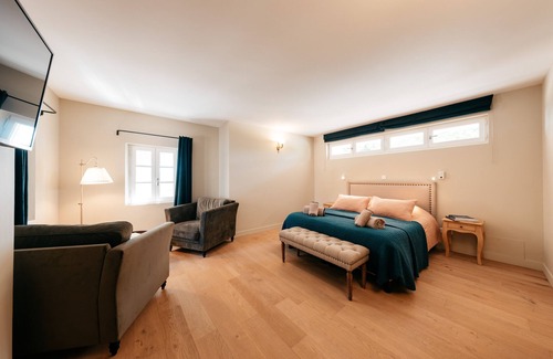Gargas Bed & Breakfast | Indulge at Domaine Perréal: Perfect Poolside Retreat