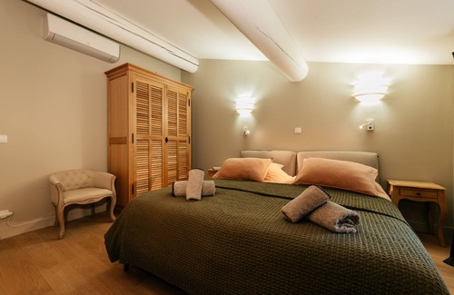 Gargas Bed & Breakfast | Indulge at Domaine Perréal: Perfect Poolside Retreat