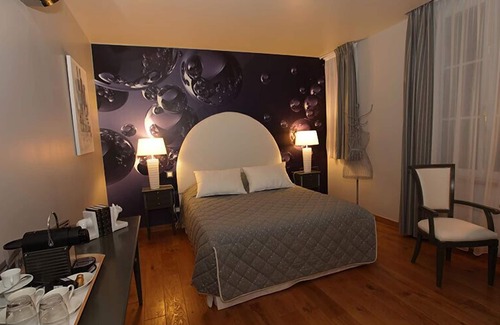 Ay Bed & Breakfast | Elegant Domaine Sacret Champagne: Guest Rated 9.8/10