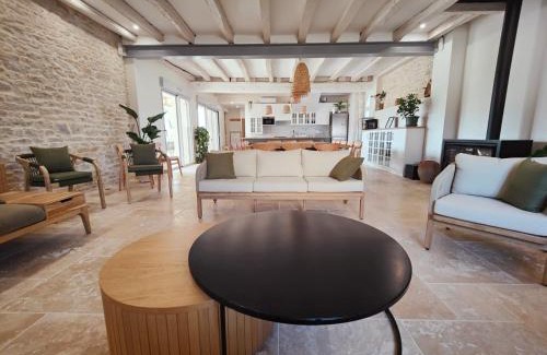 Saint-Loup-Geanges House | Pet-Friendly Gîte "Le Petit Loup" near Beaune – Rated 9.5