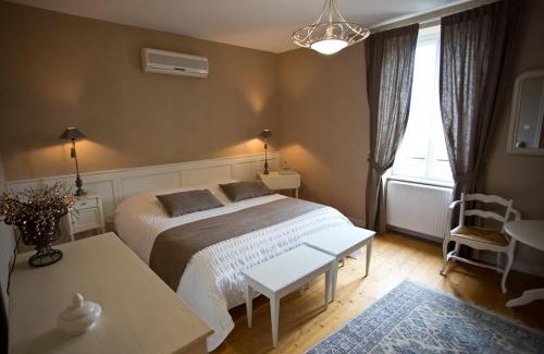 Pommard Bed & Breakfast | Relax at Domaine VIOLOT-GUILLEMARD with Pool & Family Fun