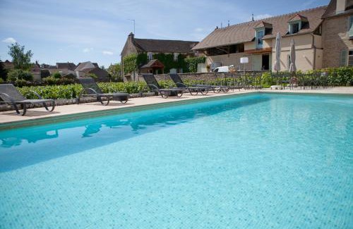 Pommard Bed & Breakfast | Relax at Domaine VIOLOT-GUILLEMARD with Pool & Family Fun