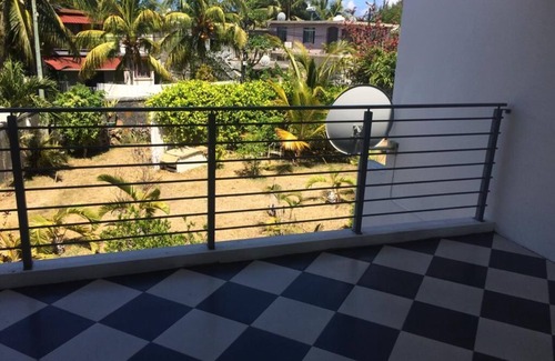 Bain Boeuf House | Top-Rated Domarjana Rentals - Le Flamboyant with Breakfast