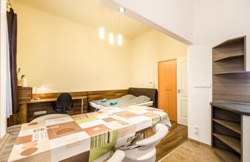 Kelenfold Apartment | Highly Rated Dombóvári Way Apartment with Breakfast Included