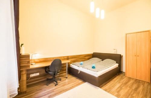 Kelenfold Apartment | Highly Rated Dombóvári Way Apartment with Breakfast Included