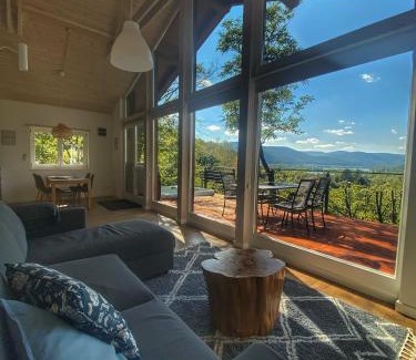 Szentendrei Apartment | Top-Rated Domb ház Visegrád with Relaxing Hot Tub
