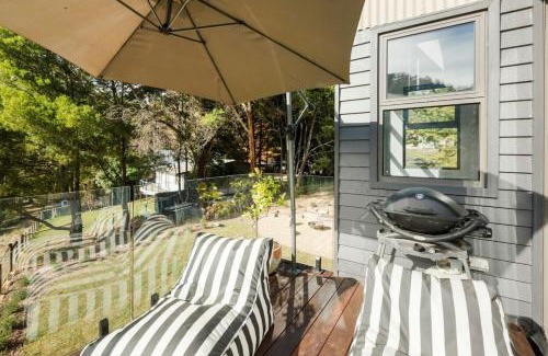 Merrijig House | Relaxing Dome Getaway: 3 Min to Mt Buller for Families