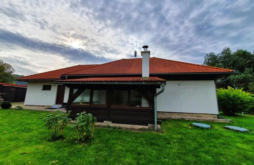 Sluknov House | Relaxing Domek Císařský with Hot Tub & Family Amenities