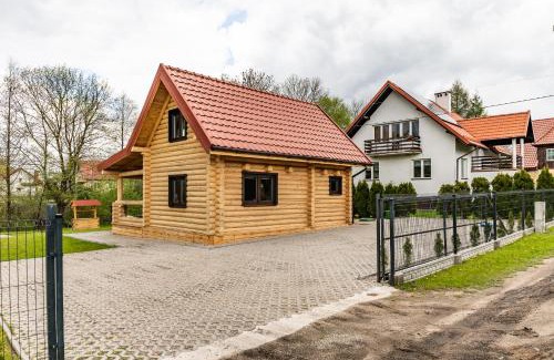 Miłki House | Relaxing Retreat: Year-Round Domek Całoroczny with Garden Hot Tub
