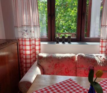 Warta House | Experience Domek Cicho Sza: Pet-Friendly Retreat with Top Ratings