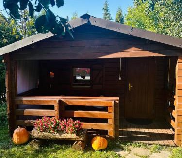 Ogrodzieniec House | Family-Friendly Domek Drewniany with Stellar 8/10 Rating