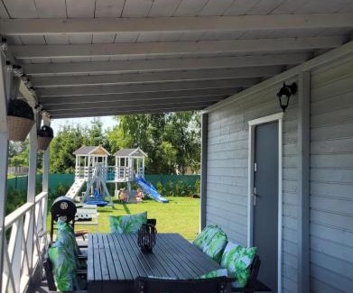 Karwienskie Bloto Drugie Villa | Inviting Domek letniskowy Młyn2: Pet-Friendly Retreat