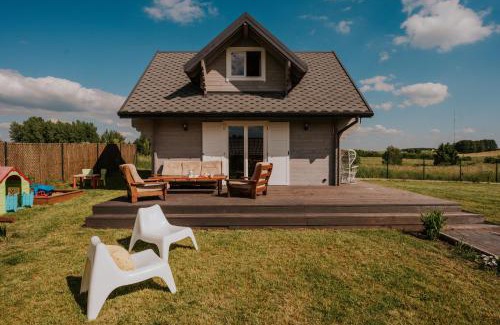 Miłki Cabin | Gizycko Getaway: Pet-Friendly Cottage with Ocean Views
