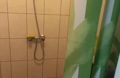 Roznow House | Pet Friendly Retreat at Domek Letniskowy Rożnów-Zapora