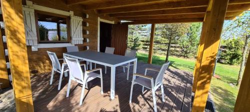 Orzysz House | Idyllic Domek Mazury: Oceanfront Escape at Jezioro Orzysz