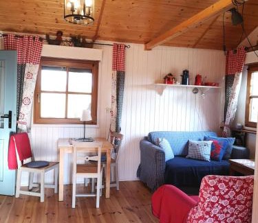 Miłki Cabin | Relaxing Domek na Skraju Wsi with Private Beach Access