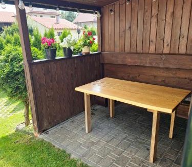 Czorsztyn Apartment | Pet-Friendly Domek Całoroczny u Starców with Pool & Kids' Fun