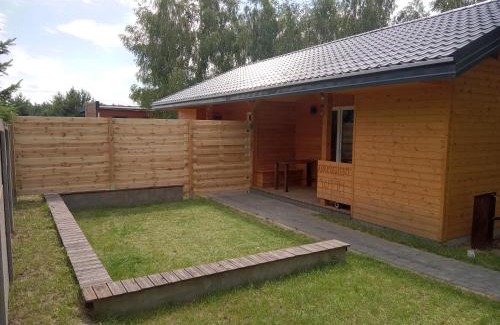 Wilczogora Apartment | Relaxing Getaway at Domek nad Jeziorem with Ocean Views
