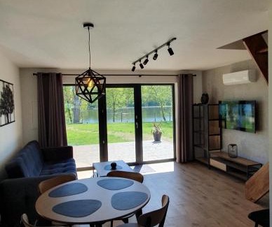 Małdyty House | Idyllic Lakefront Retreat at Domek nad jeziorem w Wilamowie