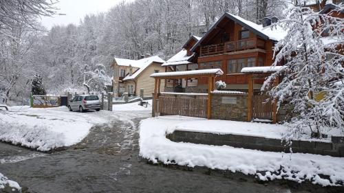 Krynica-Zdroj Apartment | Relax at Domek nad Kryniczanką: 4-Star Guest Favorite
