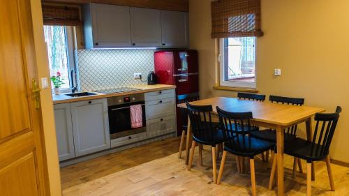 Susiec House | Idyllic Domek Nad Wodą: Family-Friendly Retreat Rated 9.4