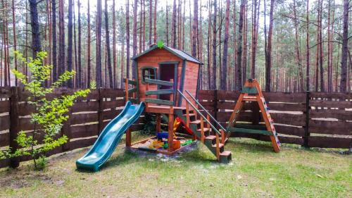 Susiec House | Idyllic Domek Nad Wodą: Family-Friendly Retreat Rated 9.4