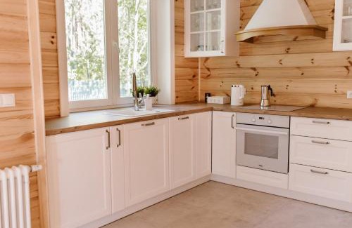Branszczyk Villa | Destiny Awaits at Domek Nalesie: Oceanfront Bliss