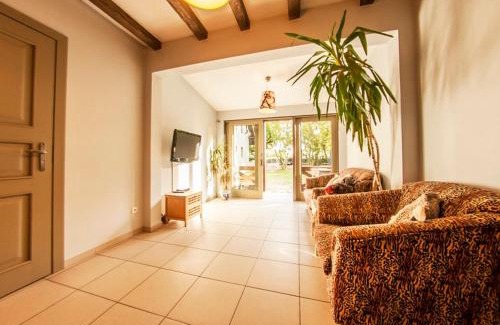 Wyspa Sobieszewska House | Pet-Friendly Domek pod Grabami: Guest Rated 9/10