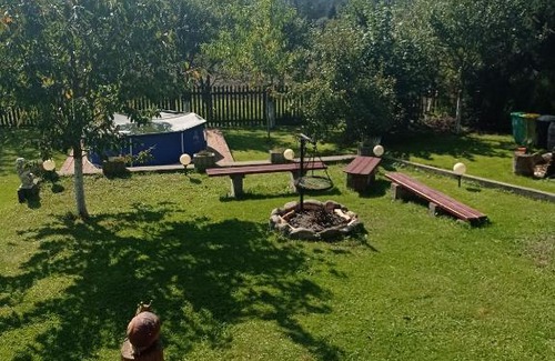 Bystrzyca Kłodzka Apartment | Inviting Domek pod Jesionem: Family-Friendly with Pool