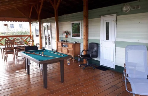 Bystrzyca Kłodzka Apartment | Inviting Domek pod Jesionem: Family-Friendly with Pool