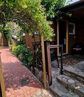 Mikolajki Cabin | Premier Domek przy promenadzie: Pet & Child Friendly Retreat