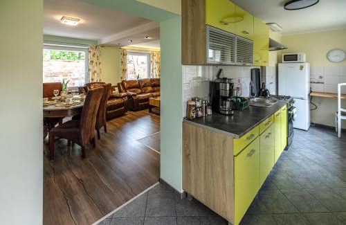 Glogowek Apartment | Pet-Friendly Stay at Domek przy Rynku - Rated 9.7/10