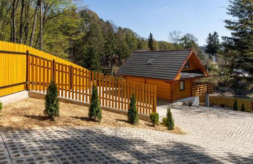 Grodek Nad Dunajcem House | Cozy Domek Rożnów: Oceanfront Retreat with Pet-Friendly Perks