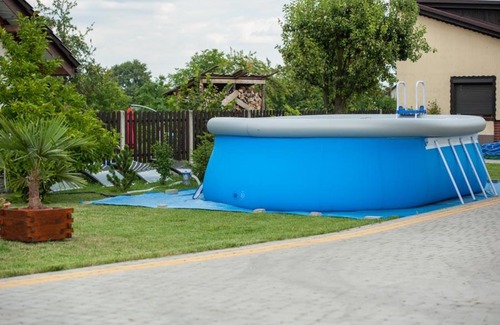 gmina azy Apartment | Family-Friendly Domek with Pool in Rokitno Szlacheckie