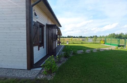 Uscimow Apartment | Discover Domek Tomaszne: Oceanfront Retreat with Hot Tub