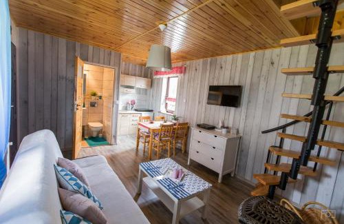 Wrzescie Cabin | Oceanfront Retreat at Domek Letniskowy u Anki Leba