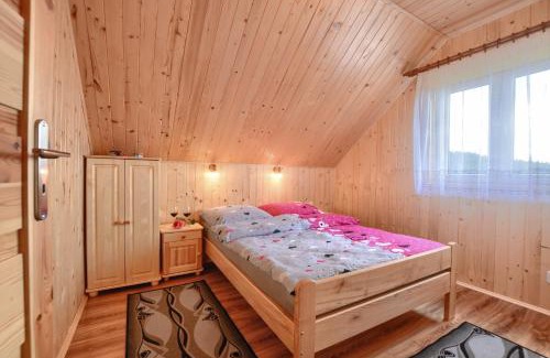 Olszanica Apartment | Charming Domek w Bieszczadach - Family-Friendly Retreat