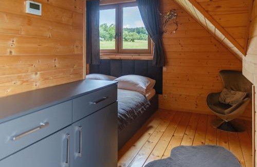 Nowy Targ Cabin | DeLuxe Mountain Retreat with Spa, Hot Tub & Pool