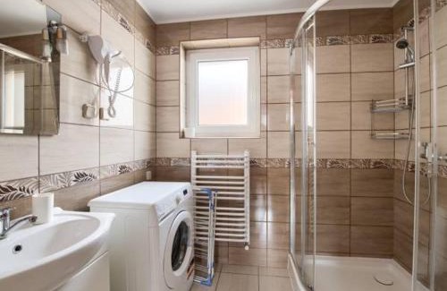 Grywałd Cabin | Pet-Friendly Domek w Pieninach with Hot Tub & Fireplace